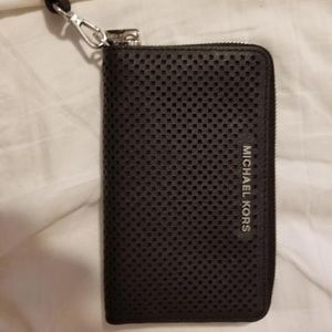 👇FINAL DROP👇Michael Kors wristlet wallet
